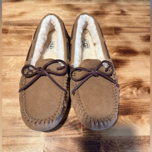 UGG Shoes - UGG Dakota Slipper~Size: 6